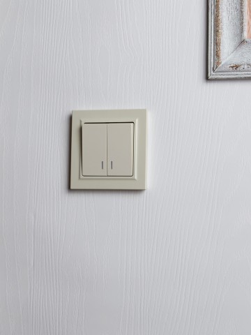 Купить BRITE Выключатель 2-клавишный с индикацией 10А ВС10-2-1-БрКр бежевый IEK в Минске