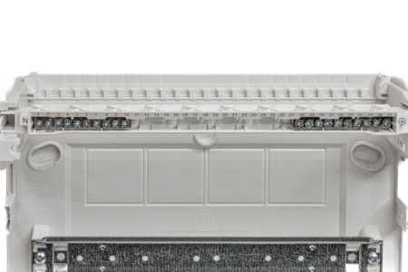 Щит открытой установки 24 места, винтовые клеммы, (377х282х99), IP-40 // Hager - Golf (Белая дверь) фото в интернет-магазине БелЭлектрикМонтаж