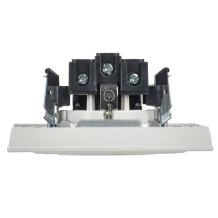 BRITE Розетка 1-местная с заземлением с защитными шторками 16А в сборе РСР14-1-0-БрБ белый IEK