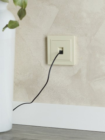 BRITE Розетка компьютерная RJ45 кат.5E РК10-БрКр бежевый IEK фото в интернет-магазине БелЭлектрикМонтаж