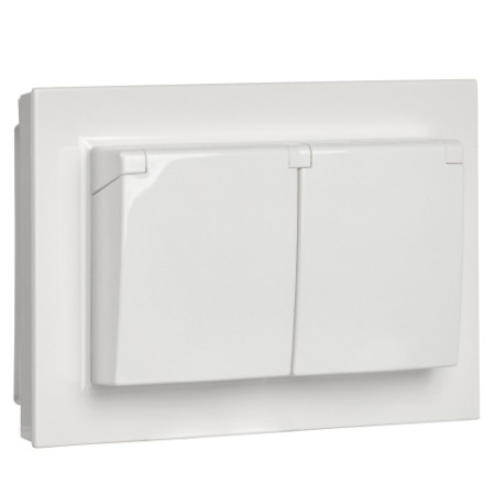 BRITE Розетка 2-местная с заземлением с защитными шторками и крышкой 16А в сборе IP44 РСбш12-3-44-БрБ белый IEK