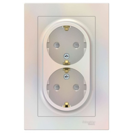 Розетка двойная с заземлением со шторками с рамкой Schneider Electric AtlasDesign ATN000426 Жемчуг