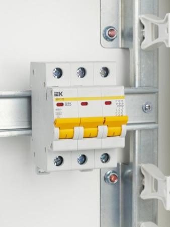 Авт. выкл.ВА47-29 3Р 25А 4,5кА х-ка В ИЭК.