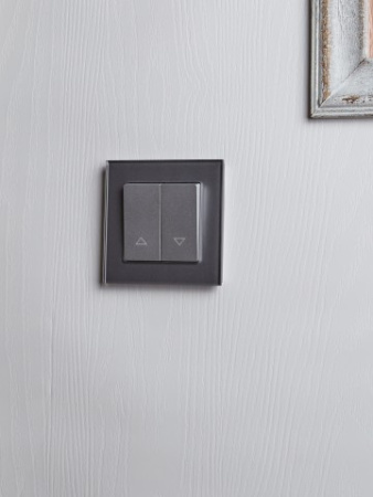 BRITE Выключатель жалюзи 10А ВС10-1-5-БрА алюминий IEK фото в интернет-магазине БелЭлектрикМонтаж