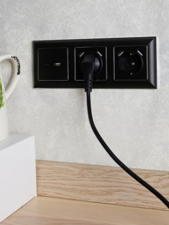 BRITE Розетка USB A+C 18Вт РЮ11-1-БрЧ черный IEK