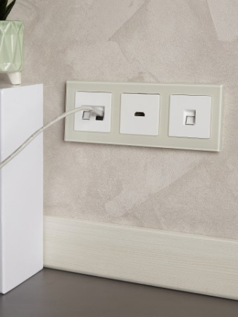 BRITE Розетка телефонная RJ11 РТ10-БрБ белый IEK