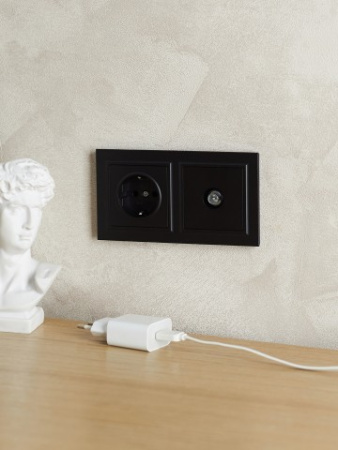 BRITE Рамка 2-местная IP44 РУ-2-БрЧ-44 черный IEK