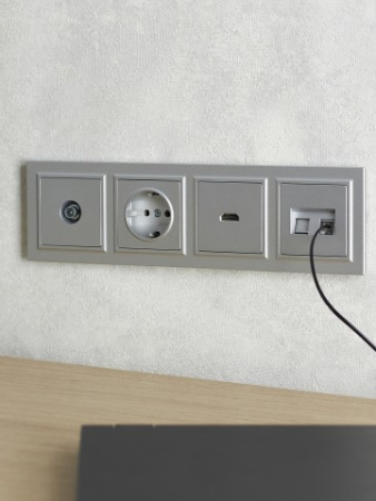 BRITE Рамка 4-местная РУ-4-БрА алюминий IEK