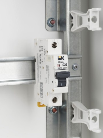 ARMAT Автоматический выключатель M06N 1P C 20А IEK фото в интернет-магазине БелЭлектрикМонтаж