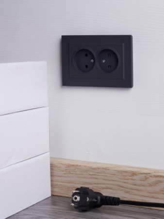 BRITE Розетка 2-местная без заземления с защитными шторками 10А в сборе РСш12-2-БрГ графит IEK